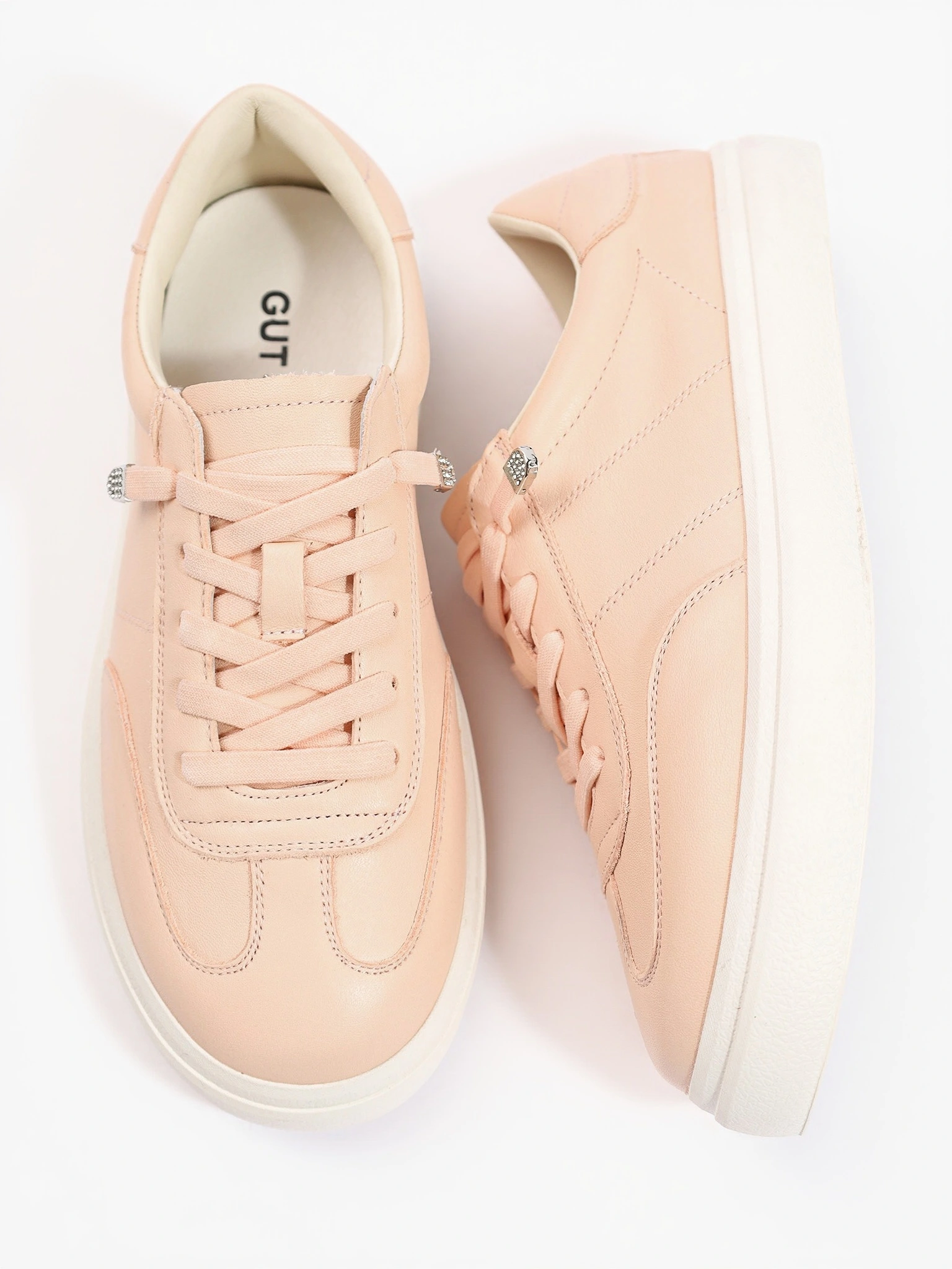 Кеды розового цвета на низкой подошве